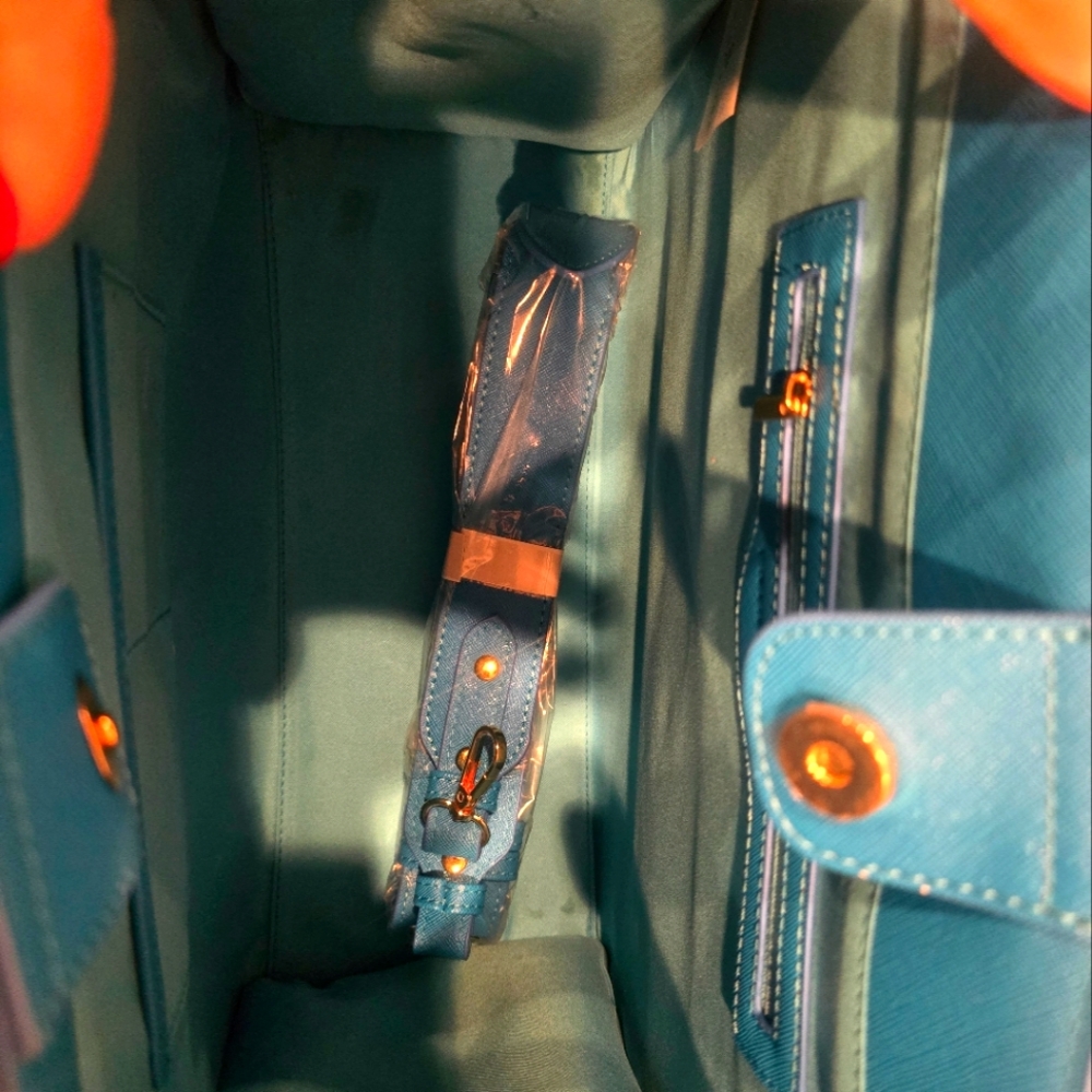 Trina Turk Floral Cloud Medium tote - Picture 3 of 4